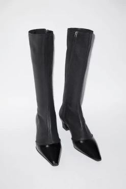Acne Studios Leather Heeled Boots 9 Acne Studios Leather Heeled Boots -Acne Studios 0620 900 C